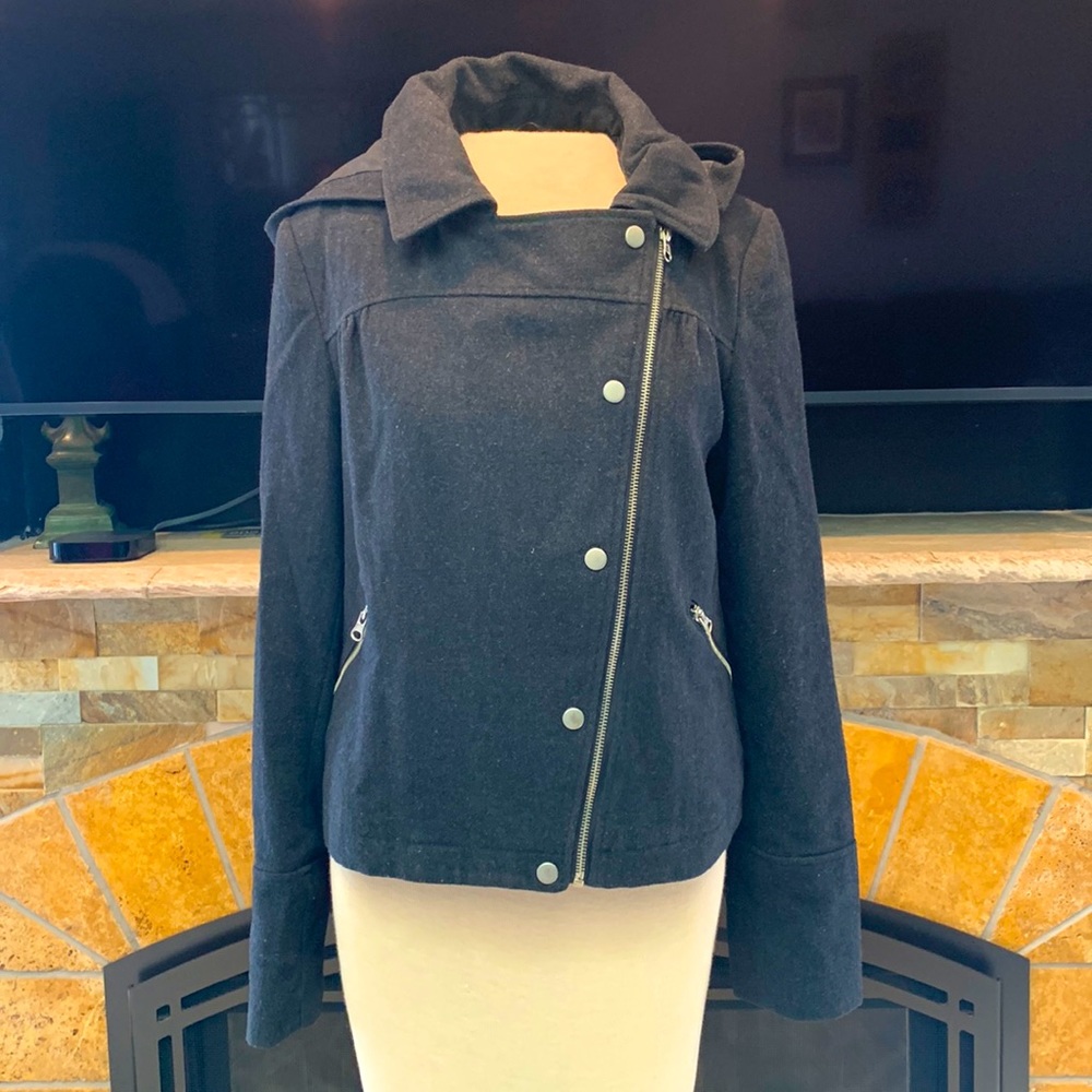 Cute dark gray hooded wool coat zipper button all around cute design